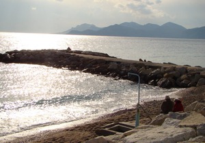 Studio Cabin for 2 adults opposite the beach.