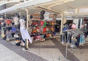 Studio cabine à 200m de Port Fréjus, plage, commerces, terrasse, 4 couchages, ménage inclus - FR-1-226A-31