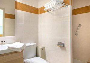 Studio climatisé proche plage, commerces et gare avec balcon, parking et wifi - FR-1-466A-5