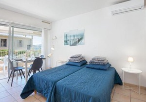 Studio Climatisé Proche Plage et Commerces avec Balcon, Wi-Fi et Parking - FR-1-466A-16