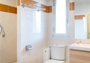 Studio Climatisé Proche Plage et Commerces avec Balcon, Wi-Fi et Parking - FR-1-466A-16