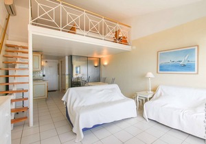 Studio flat with mezzanine on the beach