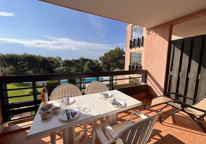 Studio with Pool, Parking & Near Beach – Sleeps 4, Saint Aygulf