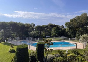 Studio with Pool, Parking & Near Beach – Sleeps 4, Saint Aygulf