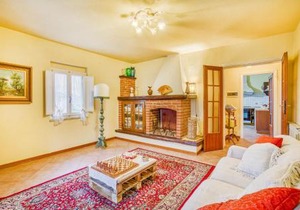 Stunning Apartment In Camaiore With Kitchen