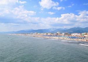 Stunning Apartment In Camaiore With Kitchen