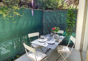 Superb 3-room RDJ just a stone's throw from the beaches 295L
