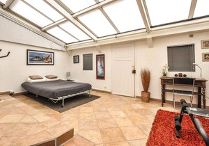 This very nice vacation apartment on the 1st floor has three bedrooms and a living room that opens o
