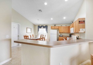 Tranquil Pool Retreat near Disney, Shopping, and dining - two master bedrooms