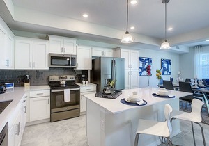 Updated Condo, 5 mi to Disney, On-site Water Park!