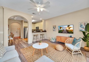 Upstay: Tropical Style Family Condo w Pool/Hot Tub