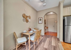Upstay: Tropical Style Family Condo w Pool/Hot Tub