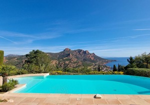 Villa for 14 people with private pool and Sea view