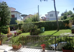 Villa Gloria, garden and large terrace 300m from the sea