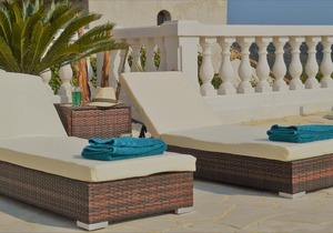 Villa La Terre Des Lauriers B&B