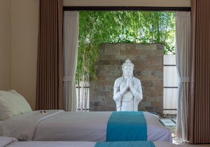 Villa Lovina-beach 1, luxury 5 * villa, staff, beachfront, pool, free boattrip