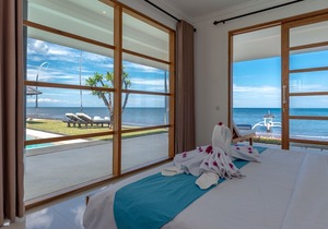 Villa Lovina-beach 1, luxury 5 * villa, staff, beachfront, pool, free boattrip