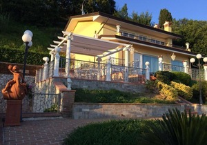 Villa Sophia, Private Pool and wonderful sea view on Tuscan hill. 4 rooms