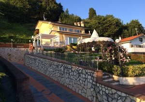 Villa Sophia, Private Pool and wonderful sea view on Tuscan hill. 4 rooms