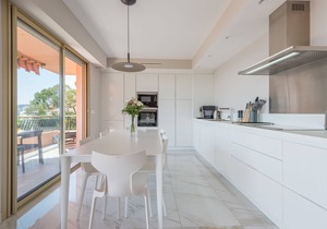 Villefranche Bay View - sleeps 5 guests in 2 bedrooms and a luxury sofa bed
