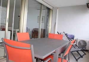 Villeneuve-Loubet: Apartment with Terrace, Air Conditioning and Garage