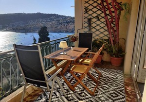 Vintage flat on Villefranche bay Free car-park