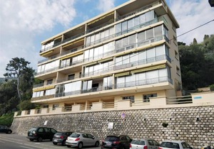 Vintage flat on Villefranche bay Free car-park