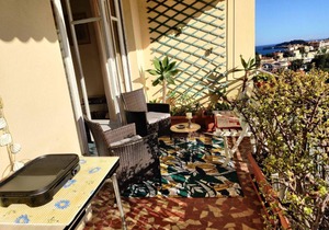 Vintage flat on Villefranche bay Free car-park