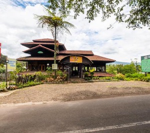 Oyo Rumah Kayu Cottage Syariah 