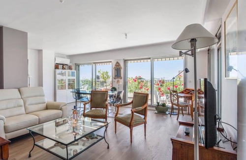 Carnot Apartment | 100 m² Apartment ∙ 3 bedrooms ∙ 6 guests