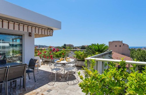 Carnot Apartment | 100 m² Apartment ∙ 3 bedrooms ∙ 6 guests