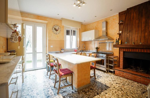 Corsanico Apartment | 100 m² Apartment ∙ 2 bedrooms ∙ 6 guests