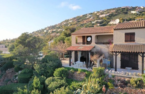Antheor House | 100 m² House ∙ 2 bedrooms ∙ 6 guests