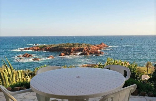 Antheor House | 100 m² House ∙ 2 bedrooms ∙ 6 guests