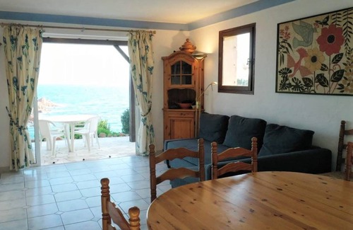 Antheor House | 100 m² House ∙ 2 bedrooms ∙ 6 guests