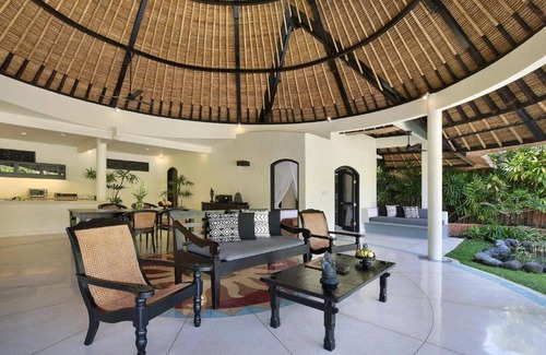 Sunset Road Villa | 1000 m² Villa ∙ 5 bedrooms ∙ 10 guests