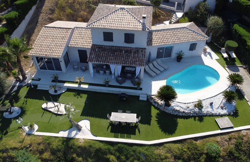La Nartelle Villa | 12 km from Saint Tropez, villa with swimming pool, mini golf course and boules pitch