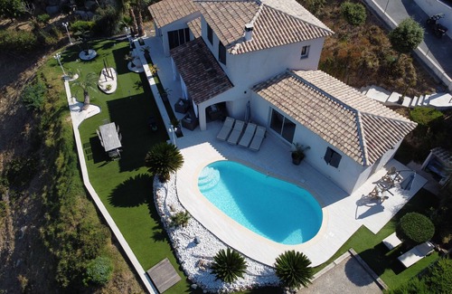 La Nartelle Villa | 12 km from Saint Tropez, villa with swimming pool, mini golf course and boules pitch