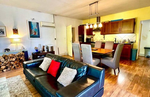 Antibes City Centre House | 120 m² House ∙ 3 bedrooms ∙ 7 guests