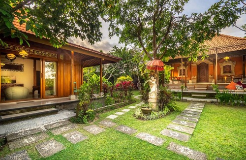 Sukawati Resort | 120 m² Resort ∙ 4 guests