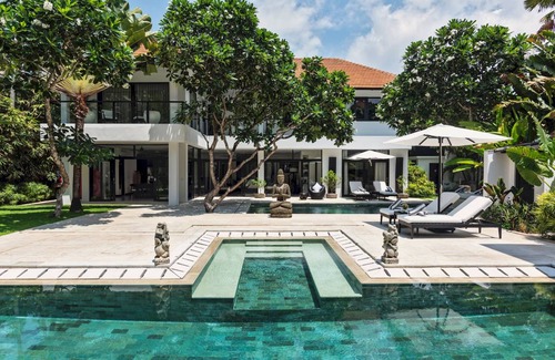 Sunset Road Villa | 1400 m² Villa ∙ 9 bedrooms ∙ 18 guests
