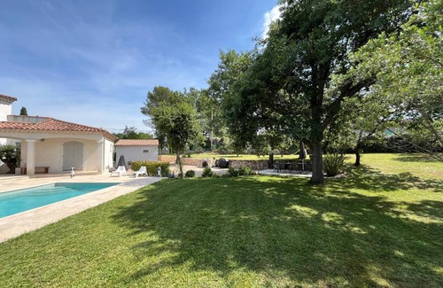 Saint-Paul-en-Foret Villa | 150 m² Villa ∙ 4 bedrooms ∙ 8 guests