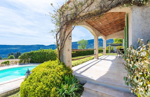 Berre-des-Alpes Villa | 155 m² Villa ∙ 3 bedrooms ∙ 6 guests