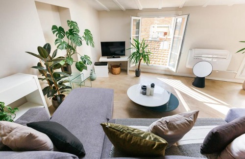 Old Town Apartment | #16 The Heart of the Old Town Nice AC 5 mins walk to Promenade des Anglais