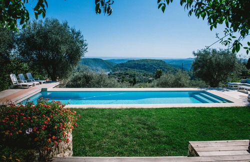 Tourrettes-sur-Loup House | 180 m² House ∙ 4 bedrooms ∙ 6 guests