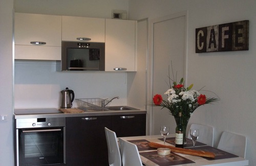 Antibes Apartment | 2 bedroom, Overlooking Parc Exflora + Sea views. Pool+Beach 200m + Parking + A/C