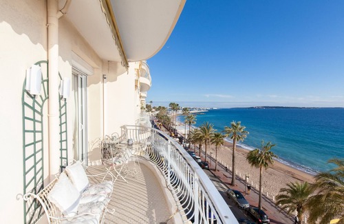 Cannes City Centre Apartment | 2-Br. apartment by the beaches – Magical sea view