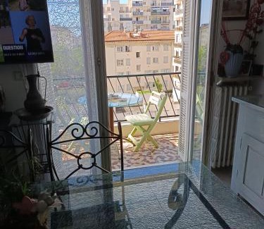 La Californie Apartment | 2 pieces proche aéroport
