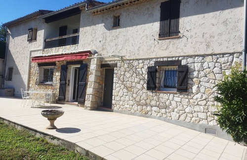Gattieres Apartment | 2 rooms, garden level in Provencal villa