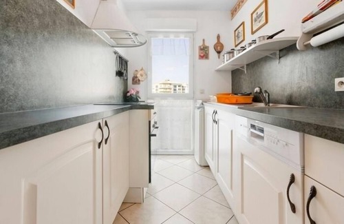 Frejus Plage Apartment | 200 m from the sea | in the center | parking